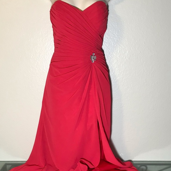 Mari Lee by Madeline Gardner Red Formal Dress Gown - Picture 2 of 12